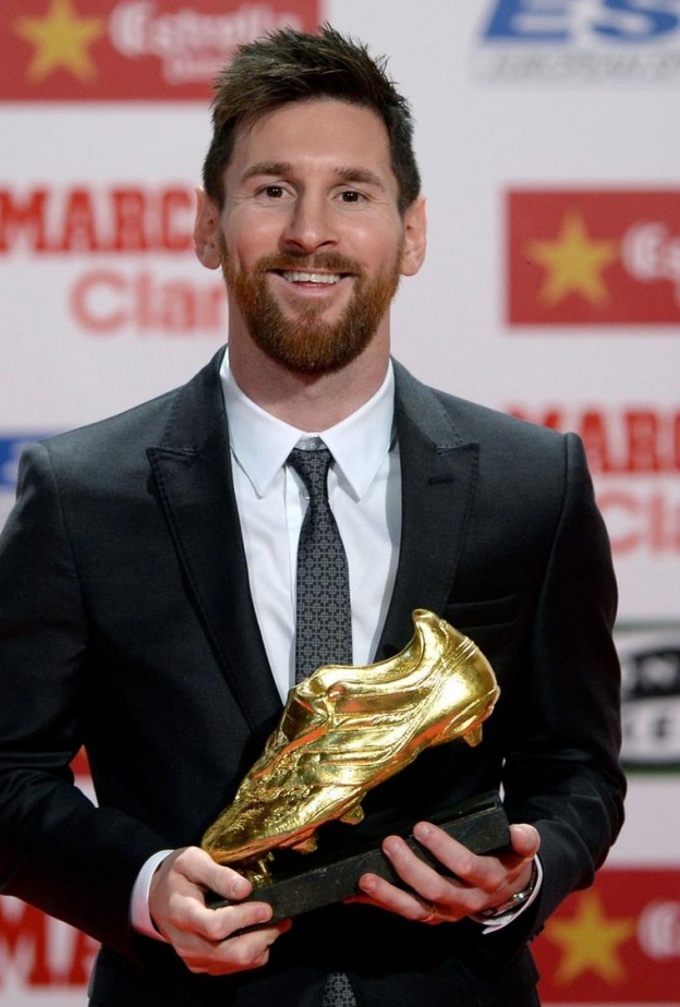 ميسي يشيد بفريق برشلونة