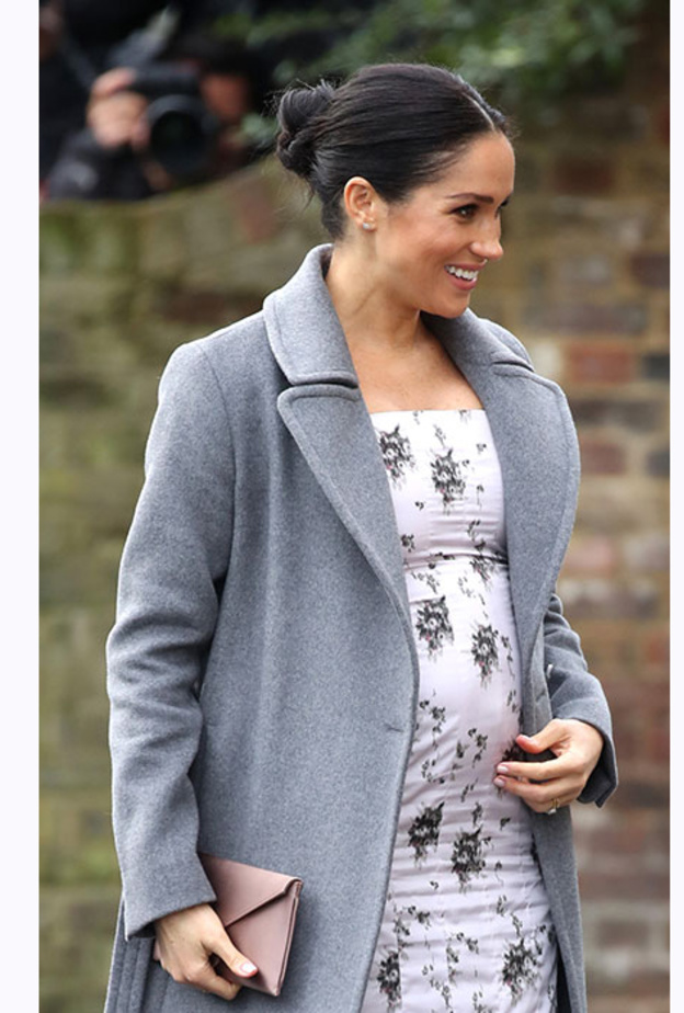 إعتمدت ماركل تسريحة الشعر المرفوع على شكل كعكة