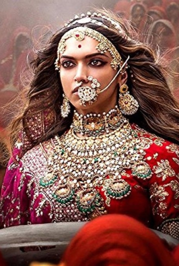  ديبيكا بادوكون تتفوق على شاروخان وعامر خان