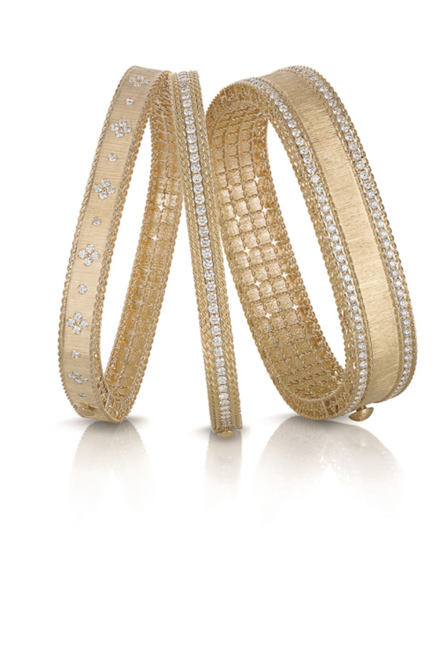  أساور من الذهب المصقول يدوياً والألماس الأبيض.