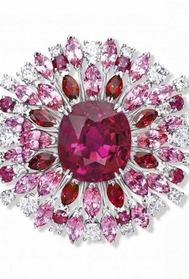 اسوارة من ديور Dior