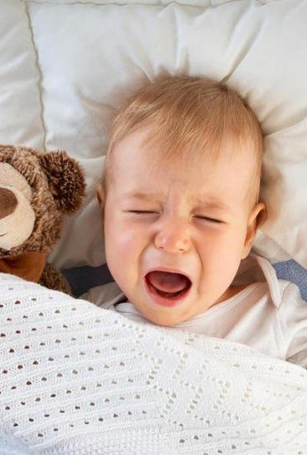 علامات بكاء الرضيع بسبب الجوع 