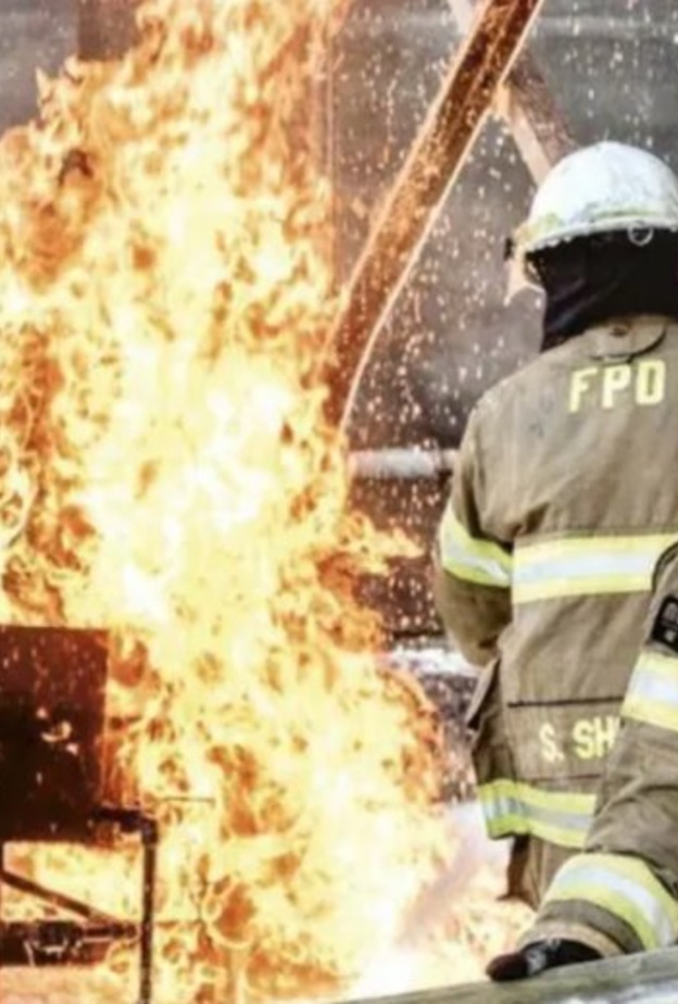  الإطفائيتان عبير والجازية