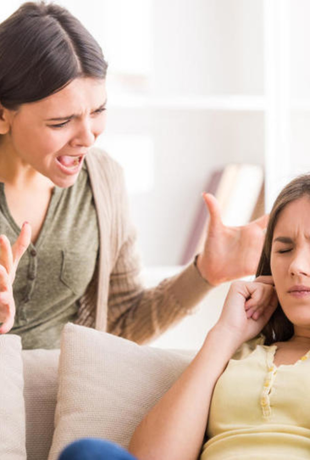 أخطار كتمان مشاعر المراهقين ومنعهم من الحديث