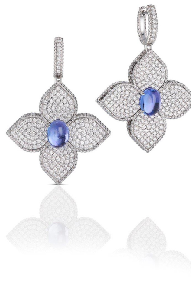 أقراط من الذهب الوردي والأبيض مع عرق اللؤلؤ وقطع من الماس الأبيض والأسود