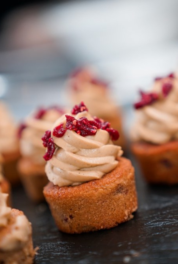 قطع حلوى صغيرة