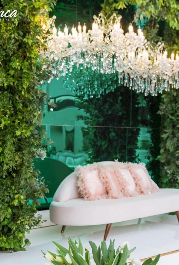 احدث اشكال كوشات اعراس لقاعات الزفاف المغلقة من تصميم Ali Bakhtiar Design