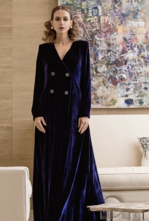 إطلالة أنيقة ومميزة بجمبسوت باستيلي مخمل