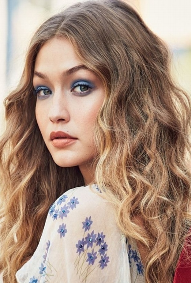 تسريحات شعر مبللة بأسلوب جيجي حديد