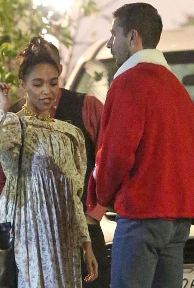 شيا لابوف وإف كيه ايه تويجز