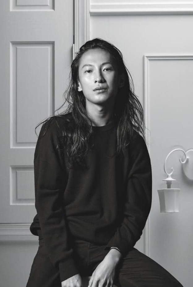  الكسندر وانغ برفقة كيندل وكايلي جينير