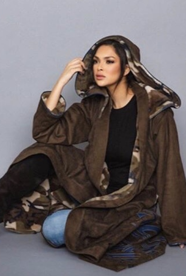 تنسيق الفرروة على شكل بشت باسلوب جريء وجذاب من By Nouma