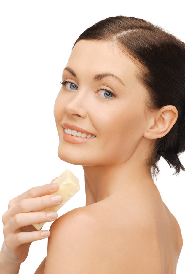 تعلمي طريقة صنع صابون زبدة الشيا لتفتيح البشرة