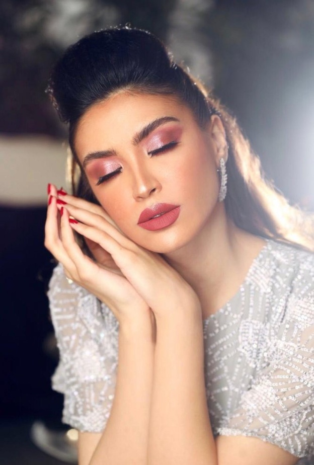 من مكياج خبيره التجميل هيفاء العبيد.