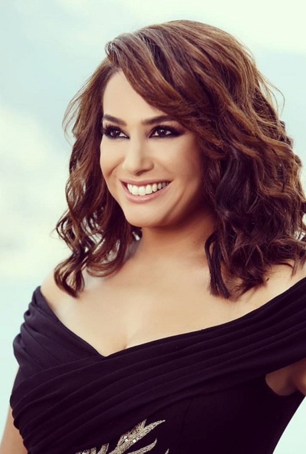 هند صبري تألقت بالمكياج السموكي