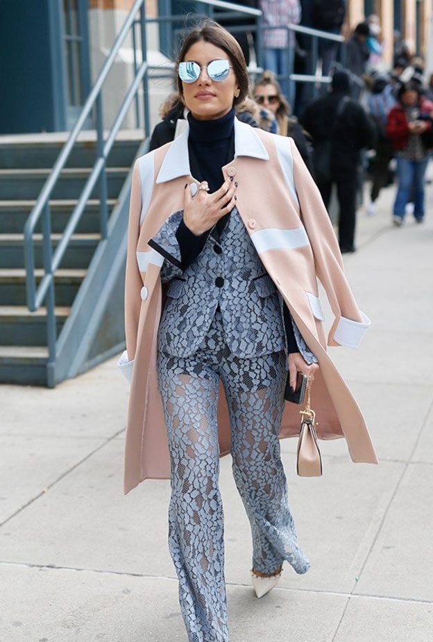 اختاري فستان دانتيل ناعم لاطلالة كلها أنوثة