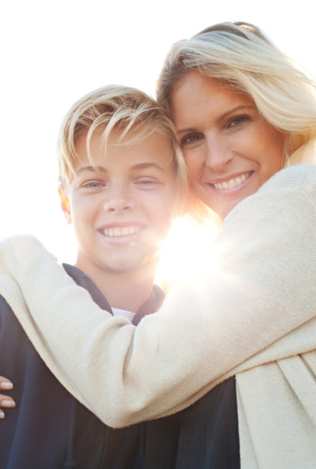 ابتعدي عن اللوم والتأنيب والتعنيف مع ابنك المراهق المدخن