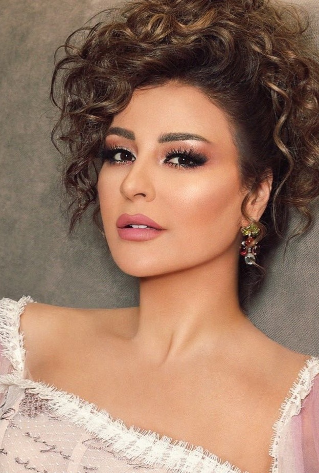 ماغي بو غصن تقبل اعتذر جوليان فرحات