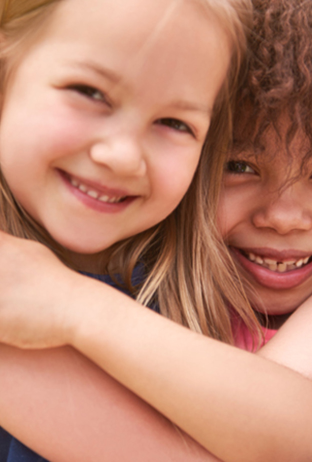 نصائح لتعليم الأطفال كيفية بناء صداقات قوية 