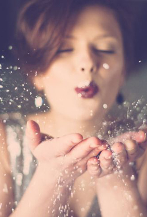 بطاقات الدعوة لحفلات الزفاف التي تقام في ليلة رأس السنة فهي تعبر عن نوع حفل الزفاف