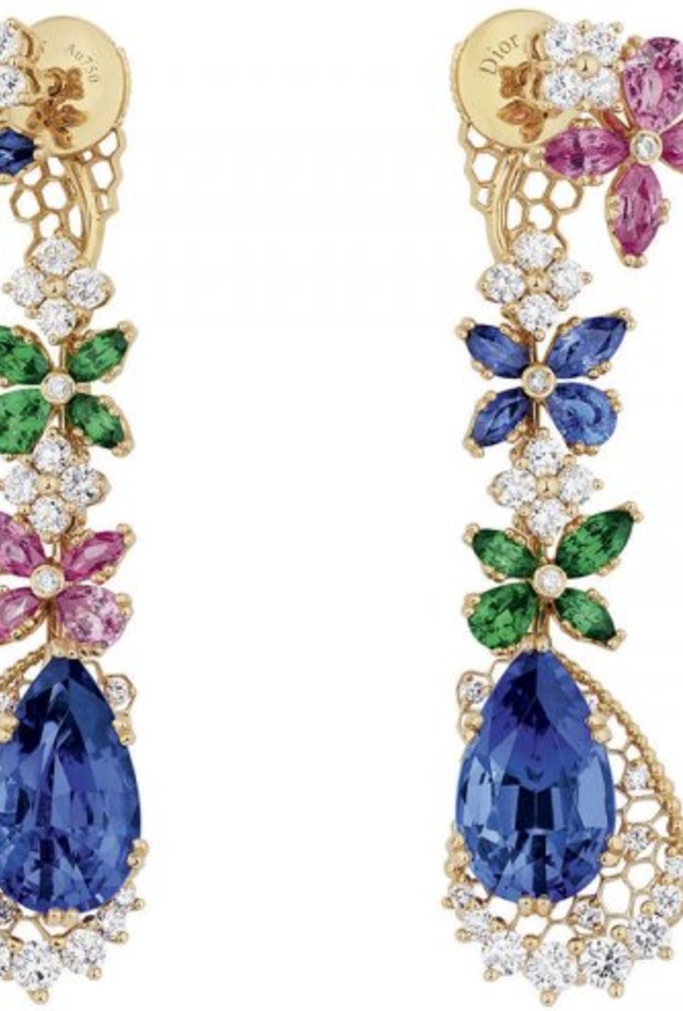 أقراط من ديور Dior