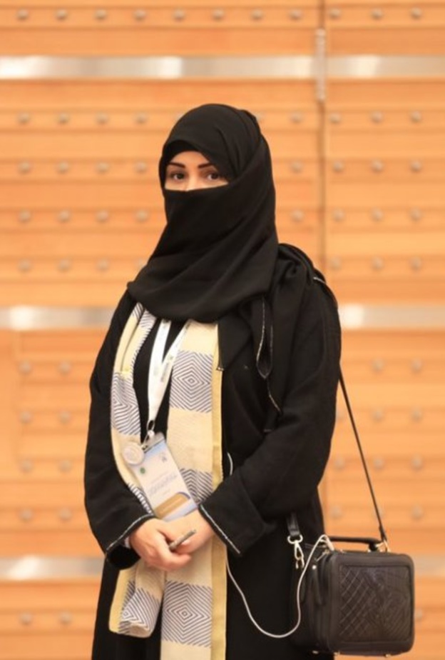 المرشدة السياحية عائشه خجا