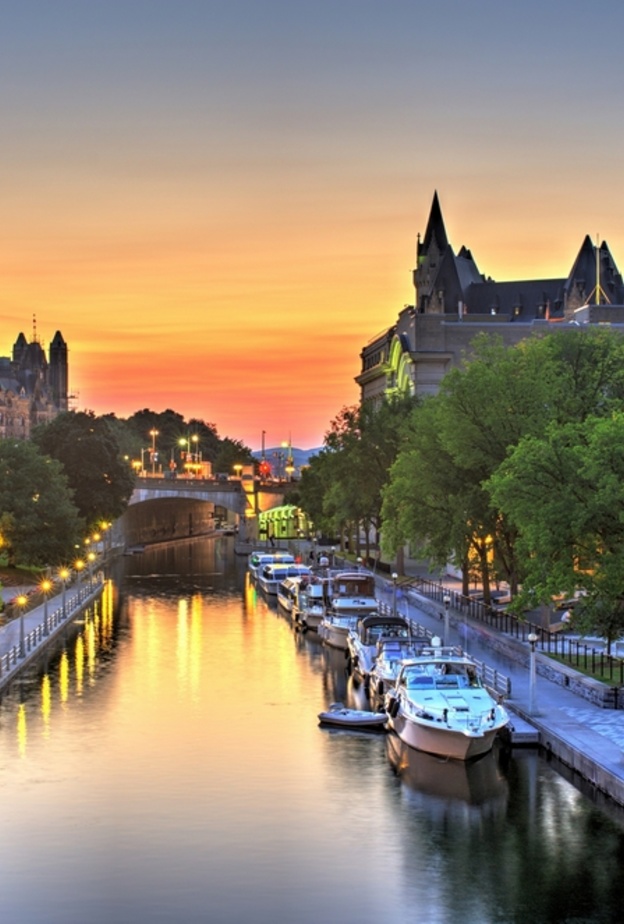 تل البرلمان والمباني المحيطة بالبرلمان في أوتاوا