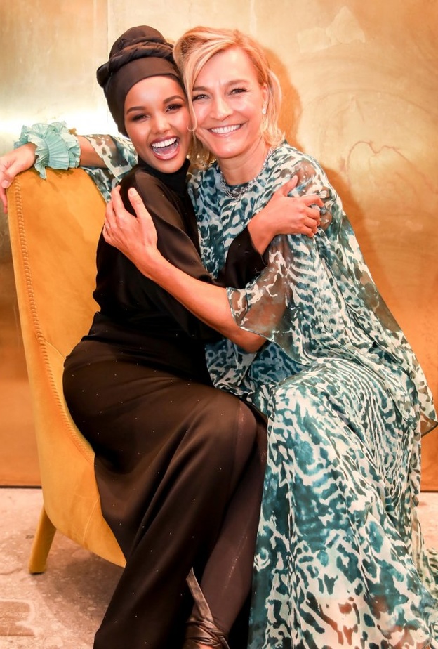 "هي" تحاور مديرة التجزئة في Max Mara والعارضة العالمية حليمة عدن 