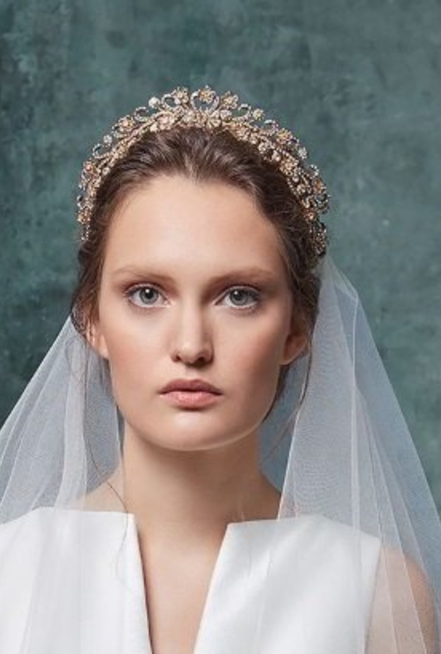 تاج مميز لعروس 2019 من سارة نوري