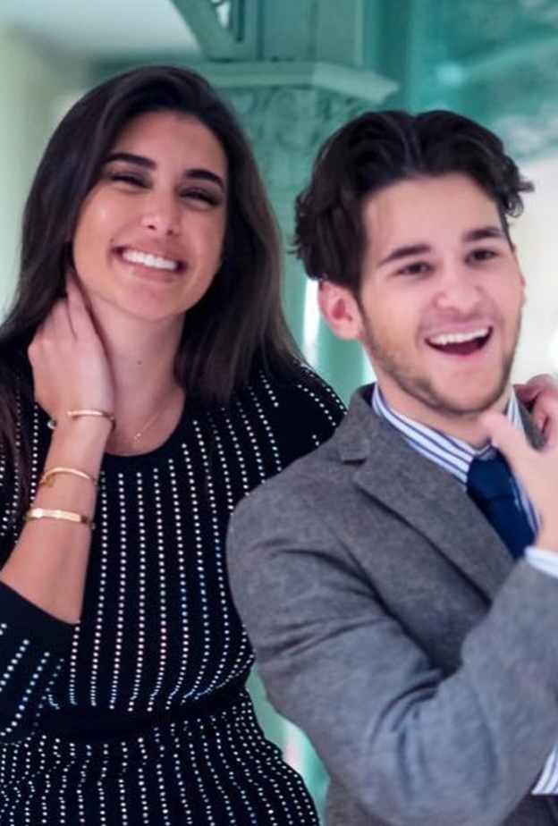 ياسمين صبري بلقطة مرحة مع شقيقها