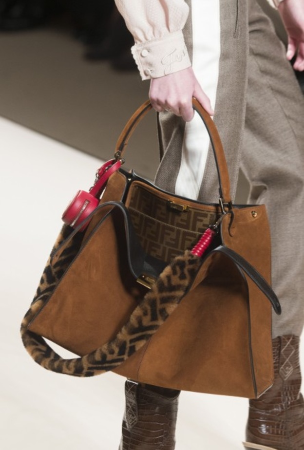 الشنط المخمل الزيتية موضة شتاء 2019‏‎ ‎بأسلوب ‏Fendi