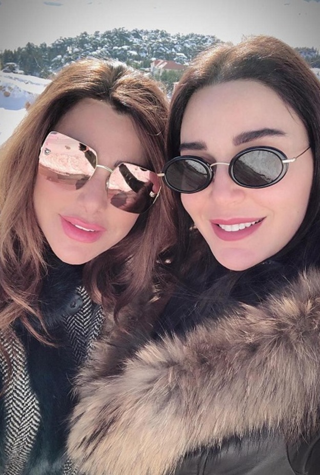 نجوى كرم وسيرين عبد النور برحلة ثلجية