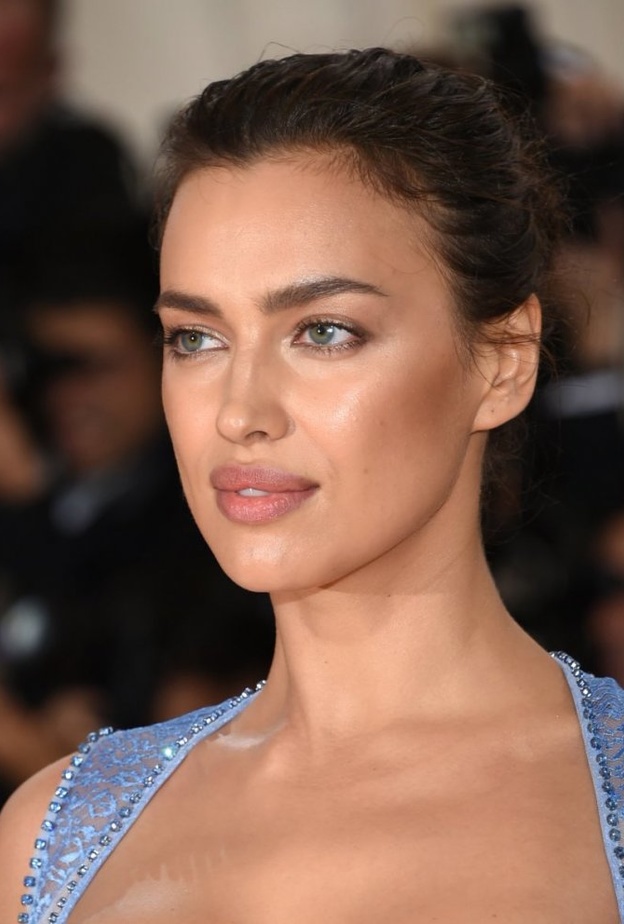 إطلالة جمالية موفقة لأيرينا في cannes film festival 2018 