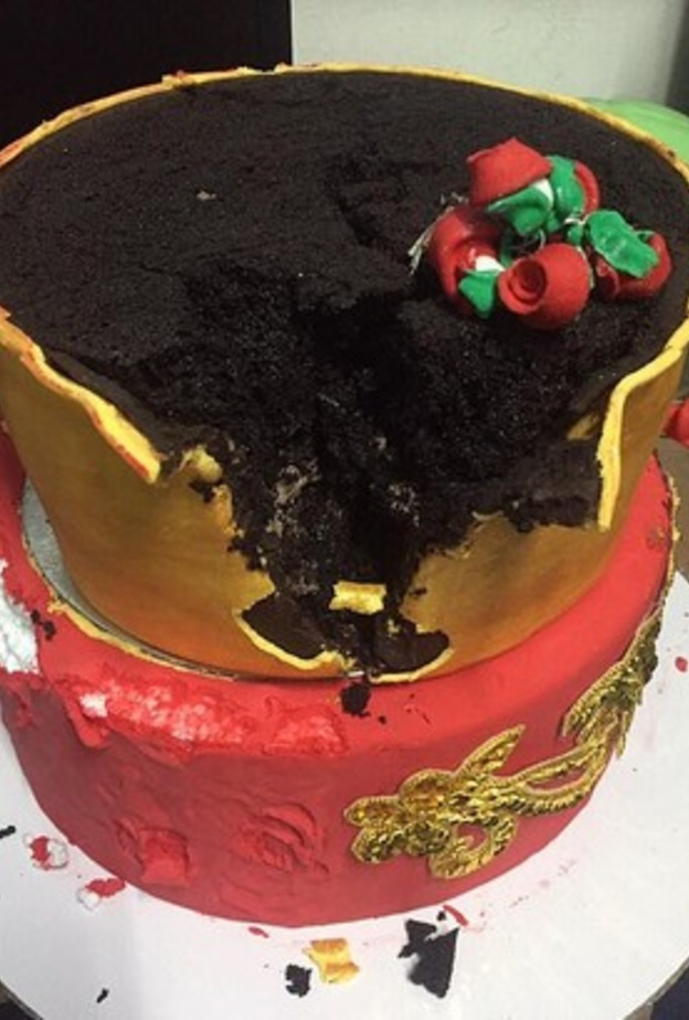 كعكة زفاف مزيفة تقود عروس وضيوفها إلى الشرطة