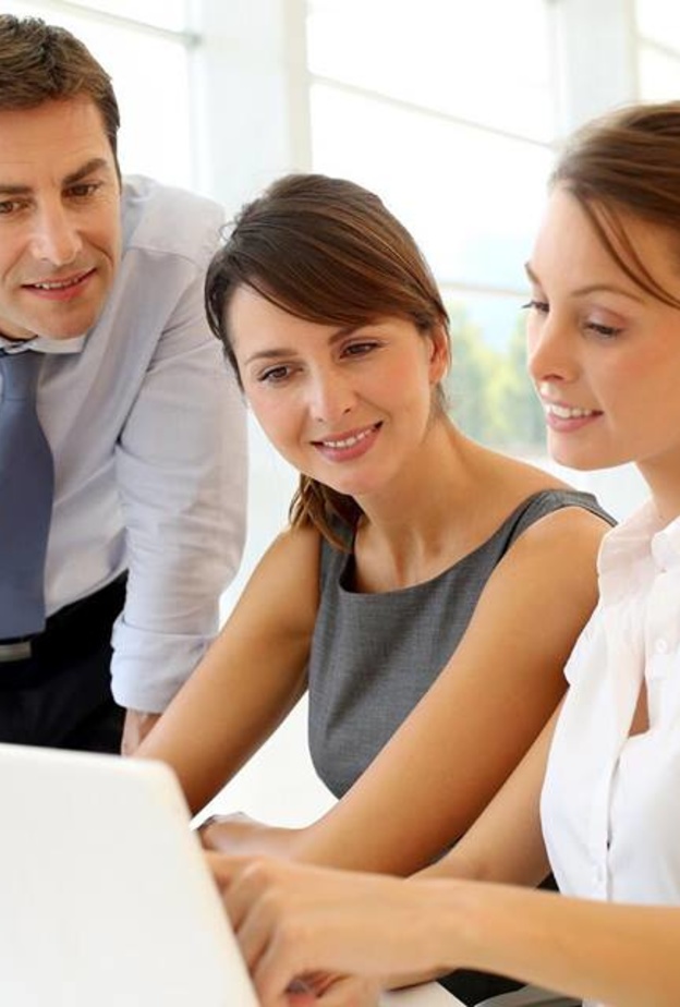 قواعد يجب ان تتبعها المرأة عند النقاش مع زملاء العمل