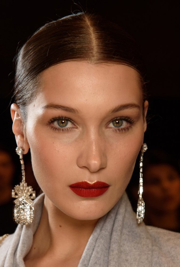 إبدئي عامك الجديد بصيحات أحمر الشفاه المات من Brandon Maxwell