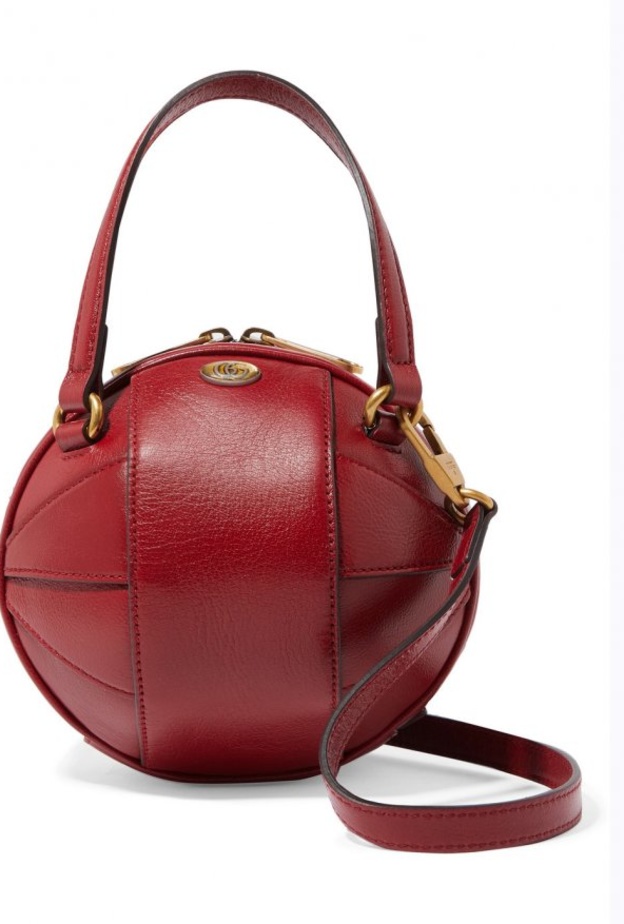 حقائب نسائية باللون الاحمر