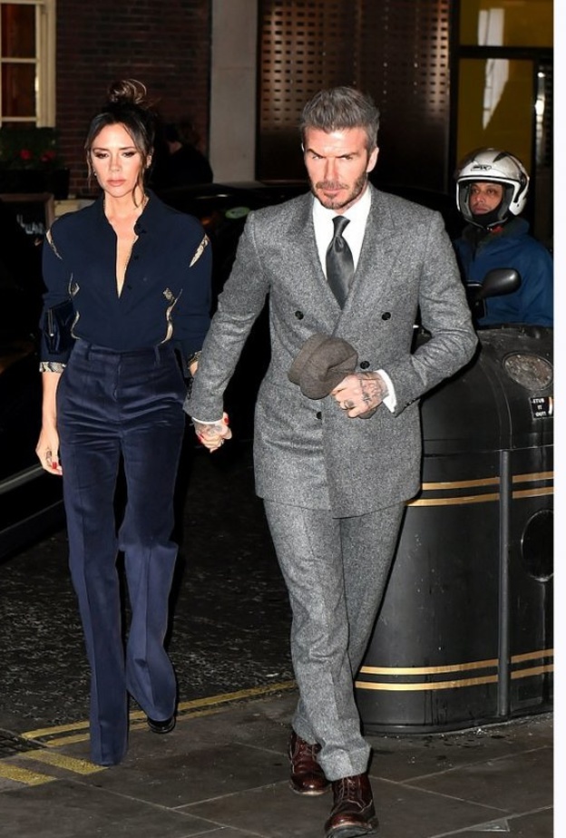 فيكتوريا بيكهام ‏Victoria Beckham‏ ترتدي البنطلون ‏الأزرق الفاتح