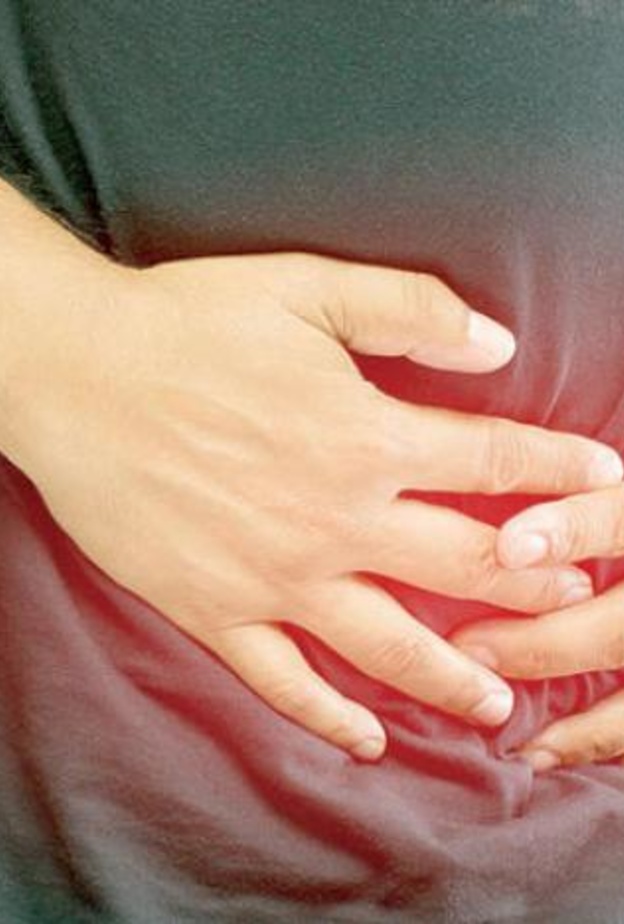  آلام المعدة و الانتفاخ من أعراض سرطان القولون