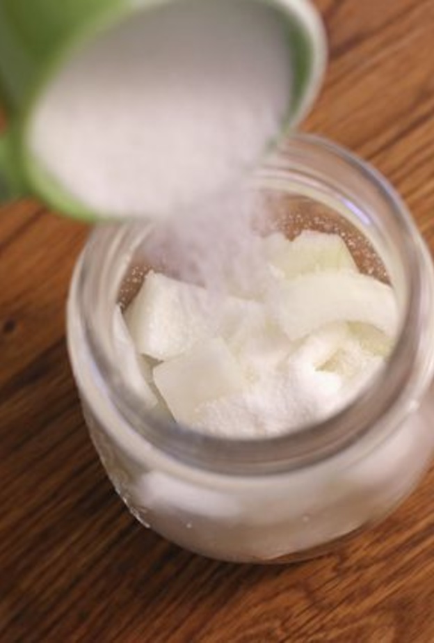  البصل مع السكر فعال في علاج الزكام