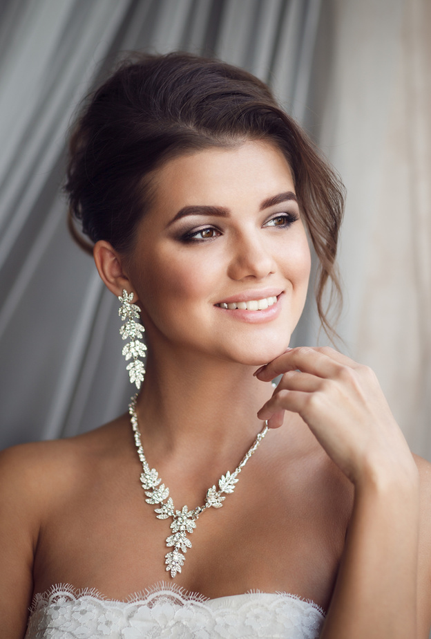 عقد تزينه الاحجار الملونة من بولغاري Bulgari