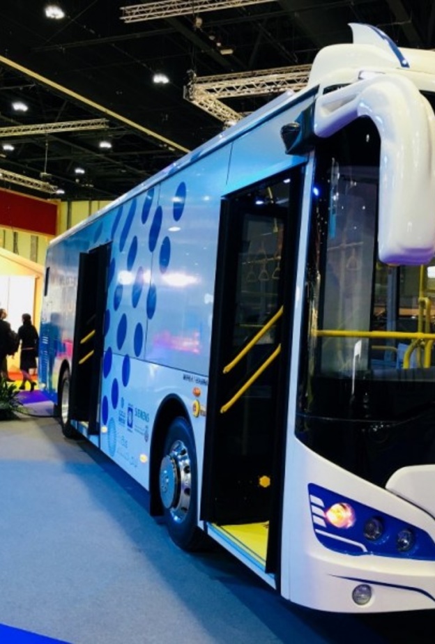 أبوظبي لطاقة المستقبل تطلق أول حافلة كهربائية مستدامة في الشرق الأوسط