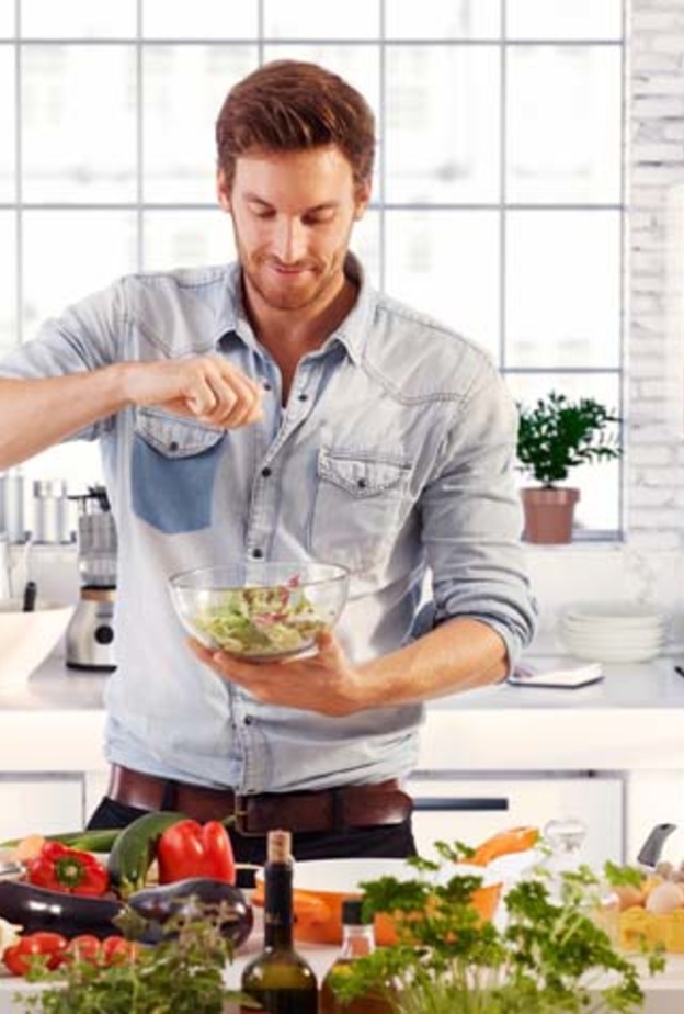 إشارات تؤكد أن الزوجة تبالغ في الإعتماد على زوجها 