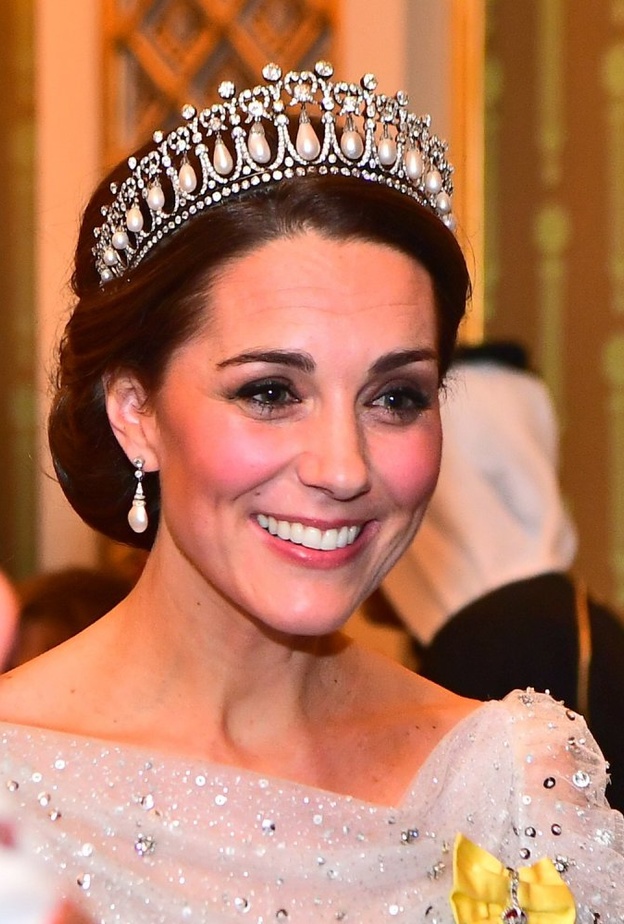 تاج كيت ميدلتون باللؤلؤ 