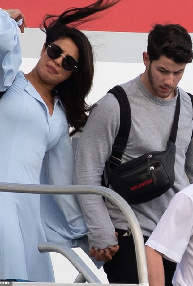 نيك جوناس وبريانكا تشوبرا في الكاريبي