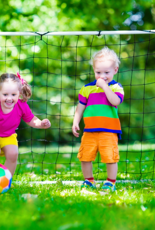  أنواع من الرياضات تسبب كسور الأطفال كرة القدم إحداها