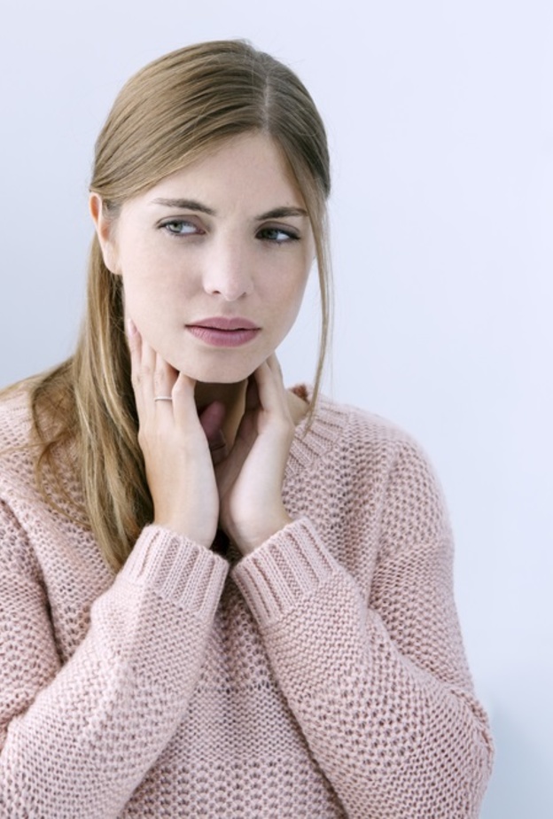 ما الفرق بين التهاب الحلق والتهاب الغدة الدرقية ؟