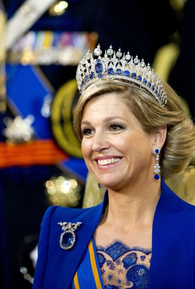  الأميرة ديانا ترتدي طقم Saudi Sapphire Suite