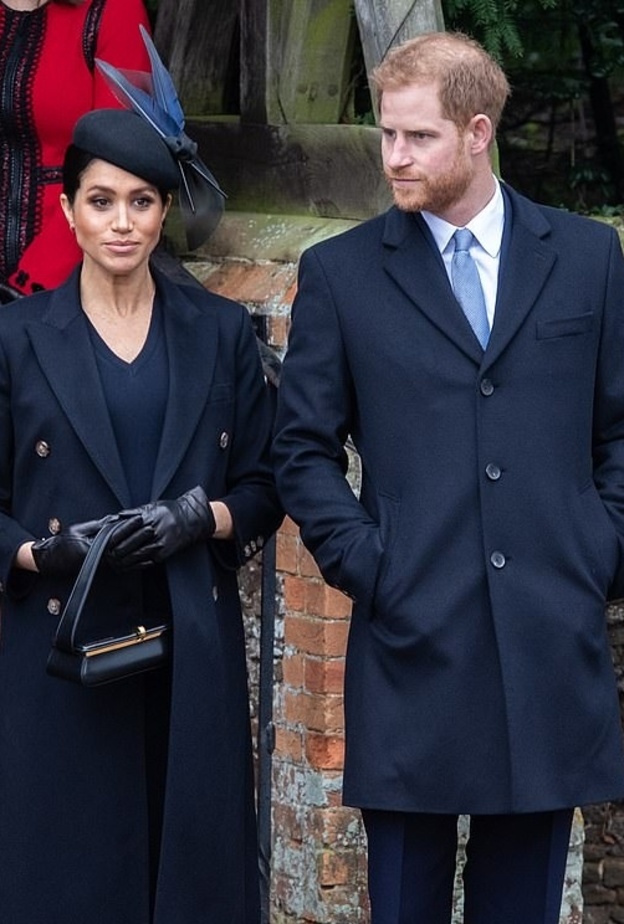 الأمير هاري يشعر بأنه مسئول عن "تعاسة ميغان" ويخشى عليها من مصير والدته؟