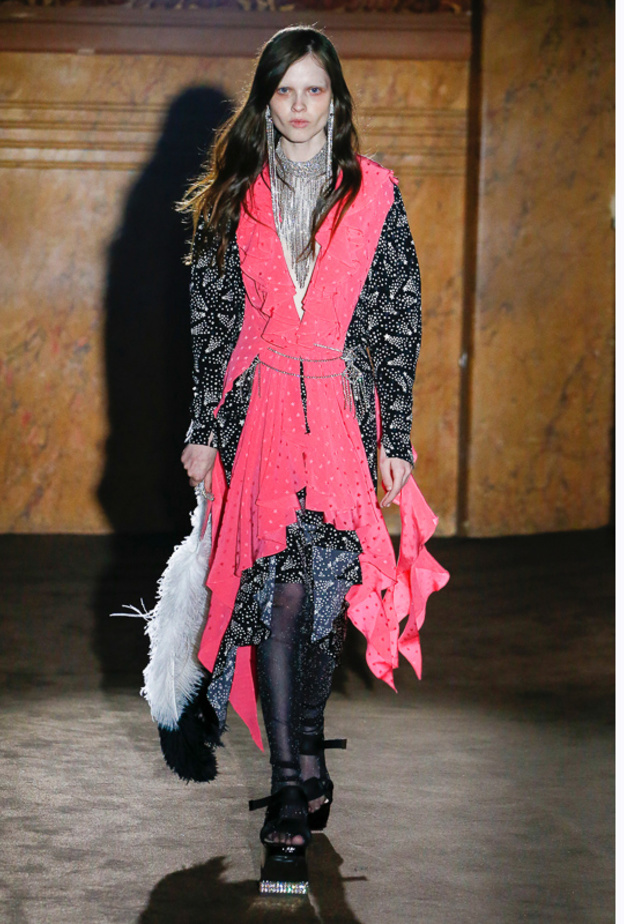 Gucci تُكرّم "ليو و بيرلا" في مجموعة ربيع صيف 2019